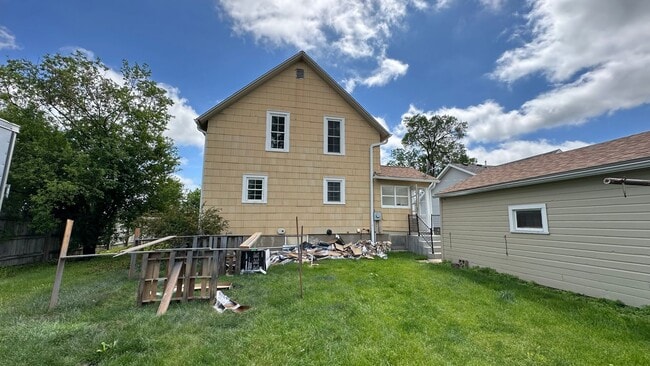 Building Photo - 229 S Sherman Ave