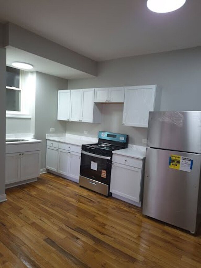 Building Photo - 3 Bedroom Unit Available