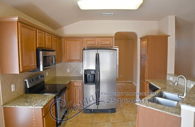 Foto del edificio - AVAILABLE NOW!!!