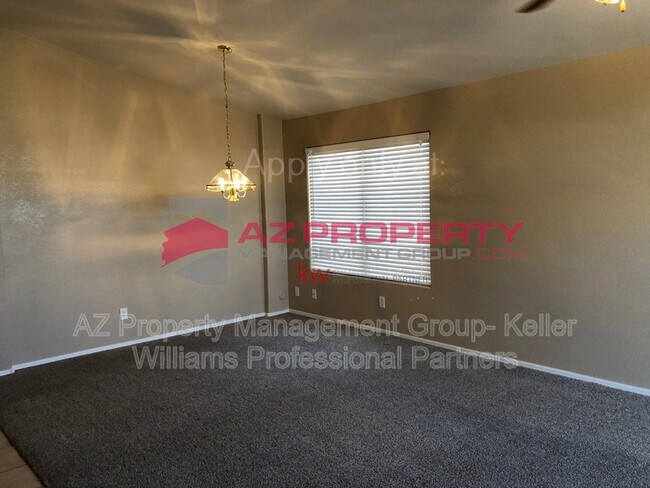 Foto del edificio - 13327 W Redfield Rd
