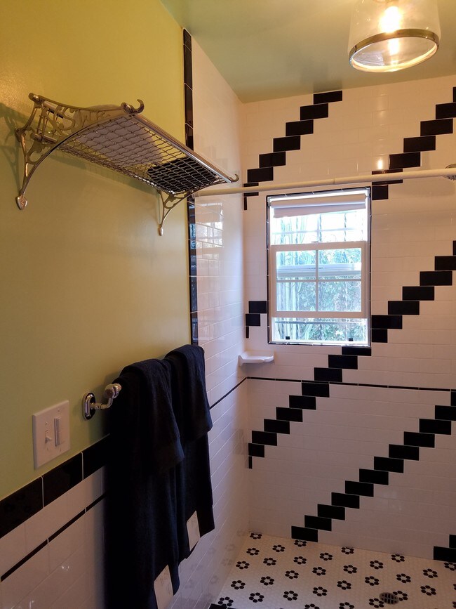 Baño - 715 N La Jolla Ave