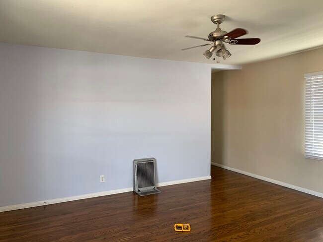 Building Photo - 2307 Laverna Ave