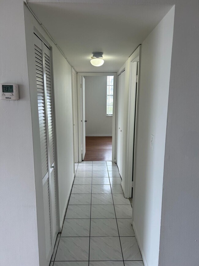 Foto del edificio - 498 NW 165th St