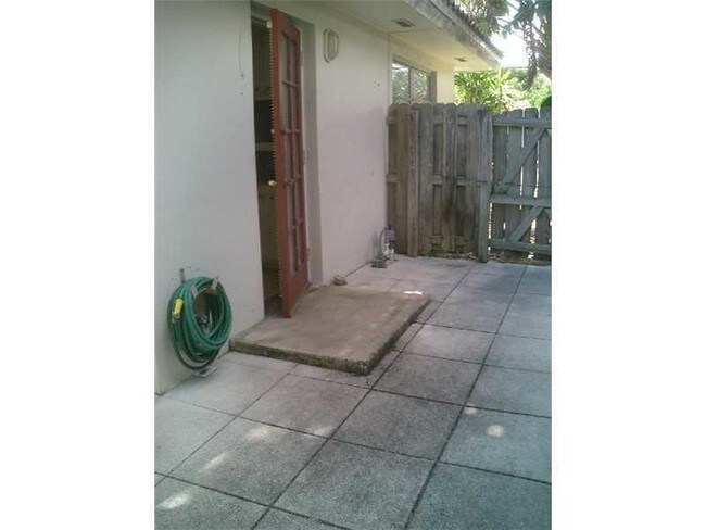 Building Photo - 4542 Sea Grape Dr