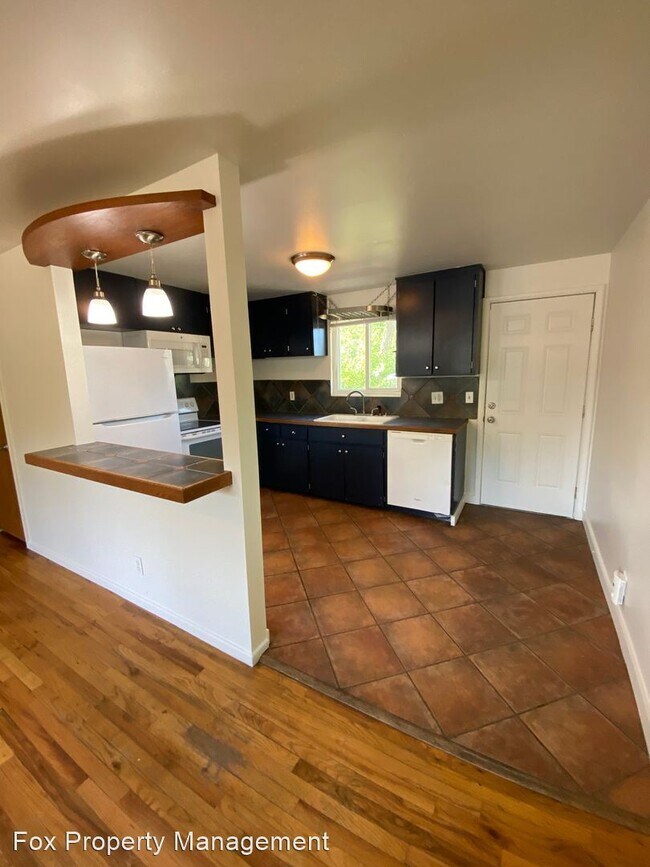 Building Photo - 3 br, 1.5 bath House - 3155 E. Aurora Avenue