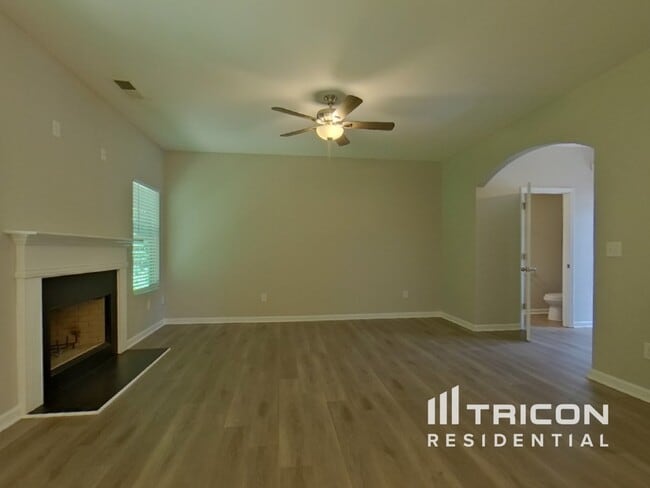 Building Photo - 333 Daffodil Drive