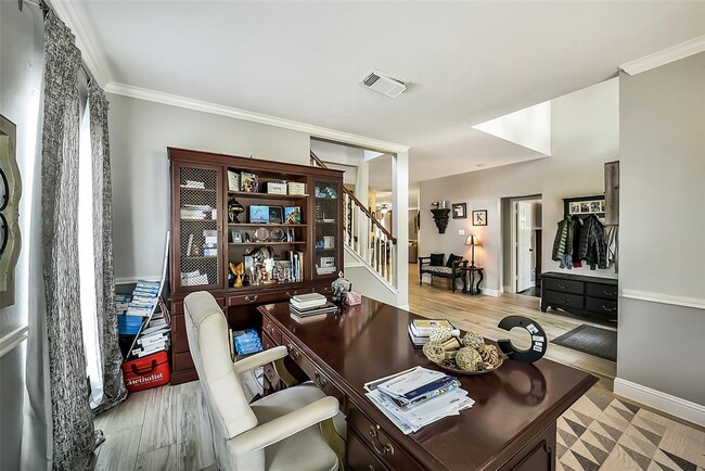 Building Photo - 3711 Pinehurst Dr