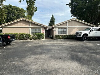 Building Photo - 3841 Riverside Dr