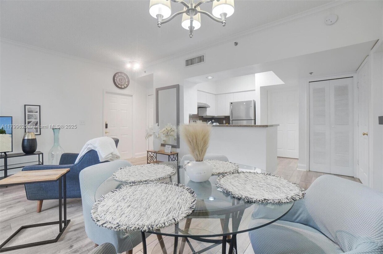 Foto principal - 3145 NE 184th St