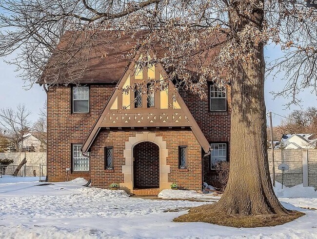 Building Photo - 4719 Pleasant St