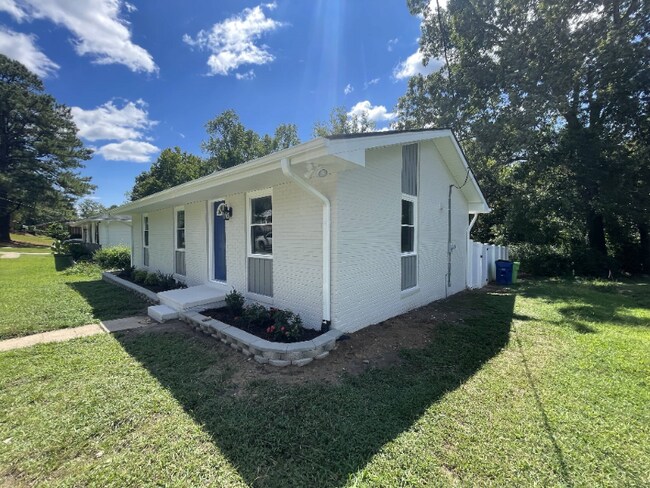 Building Photo - 600 Grantland Dr
