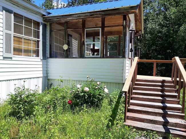 Screened in porch - 170 Pashley Rd