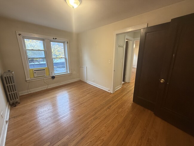 Building Photo - 18 E Northwest Hwy