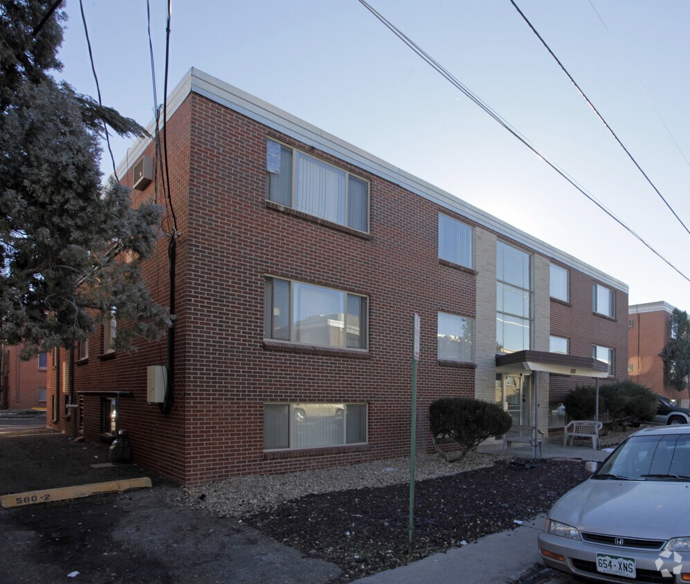 Foto del edificio - 560 S Fairfax St