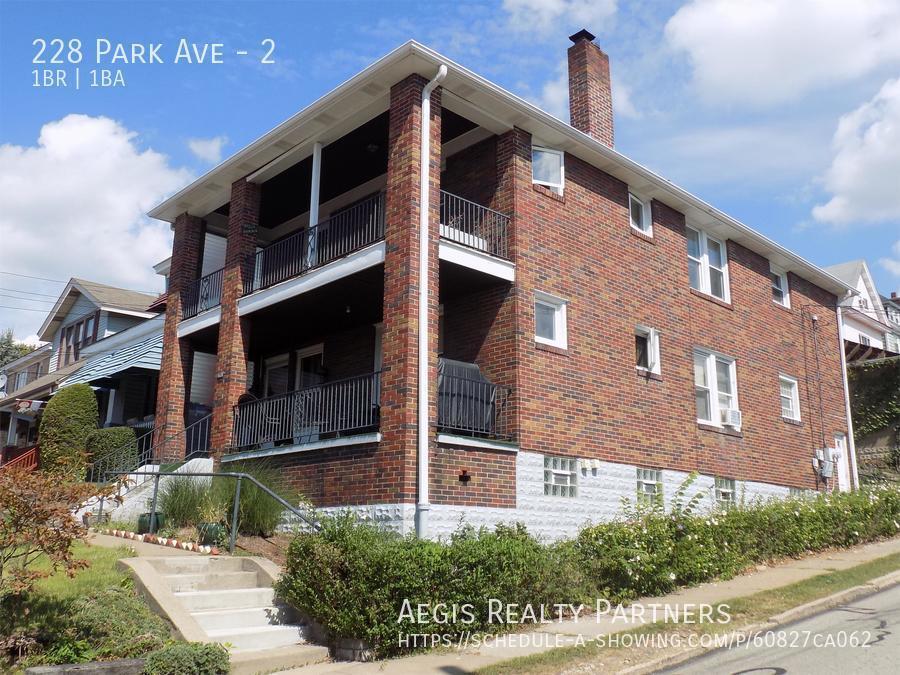228 Park Ave Unit 2, West View, PA 15229 Room for Rent in West View
