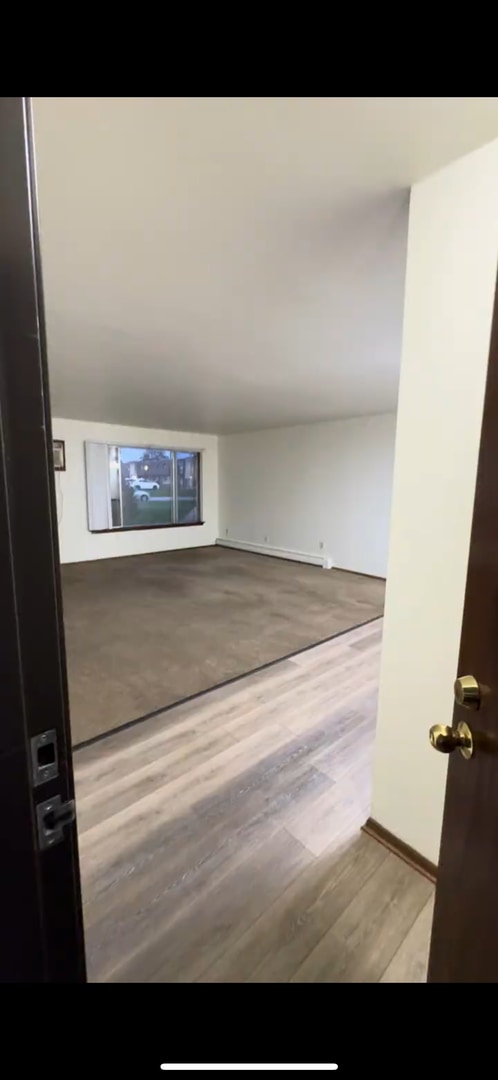 Building Photo - Spacious 2-Bedroom Apartment