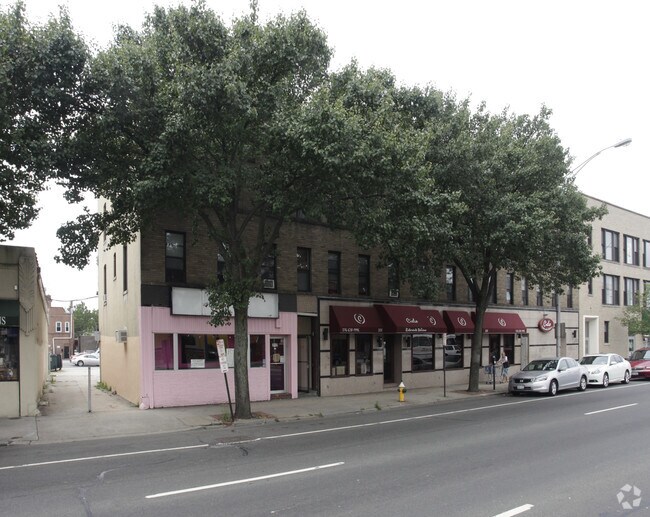 Building Photo - 200-212 Sunrise Hwy