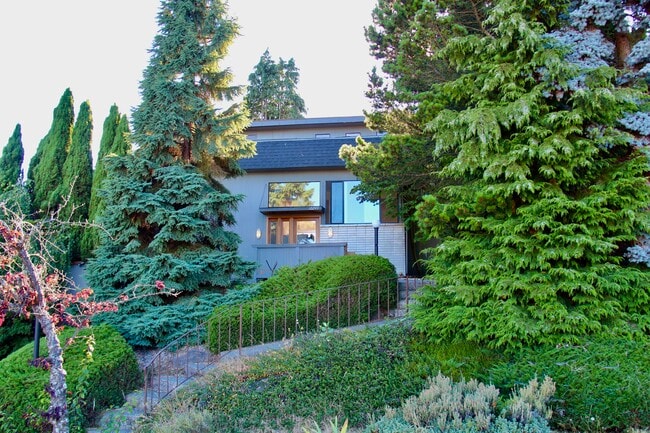 Front yard - 10249 33rd Ave sw