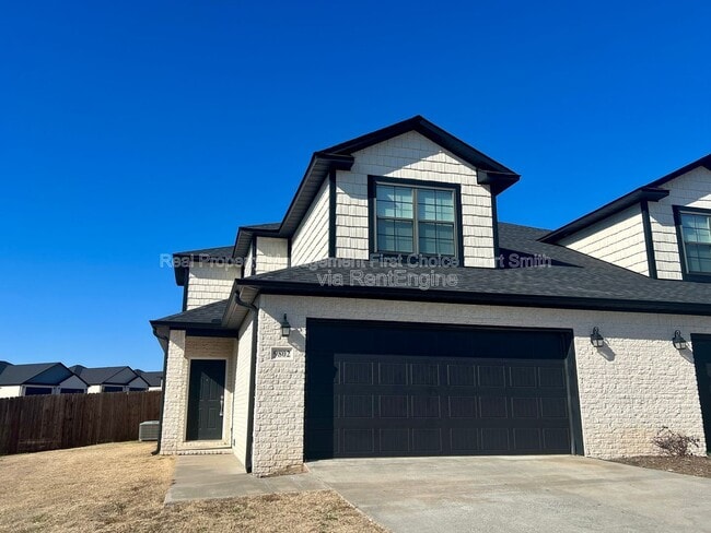 Building Photo - 9802 Mylea Cir
