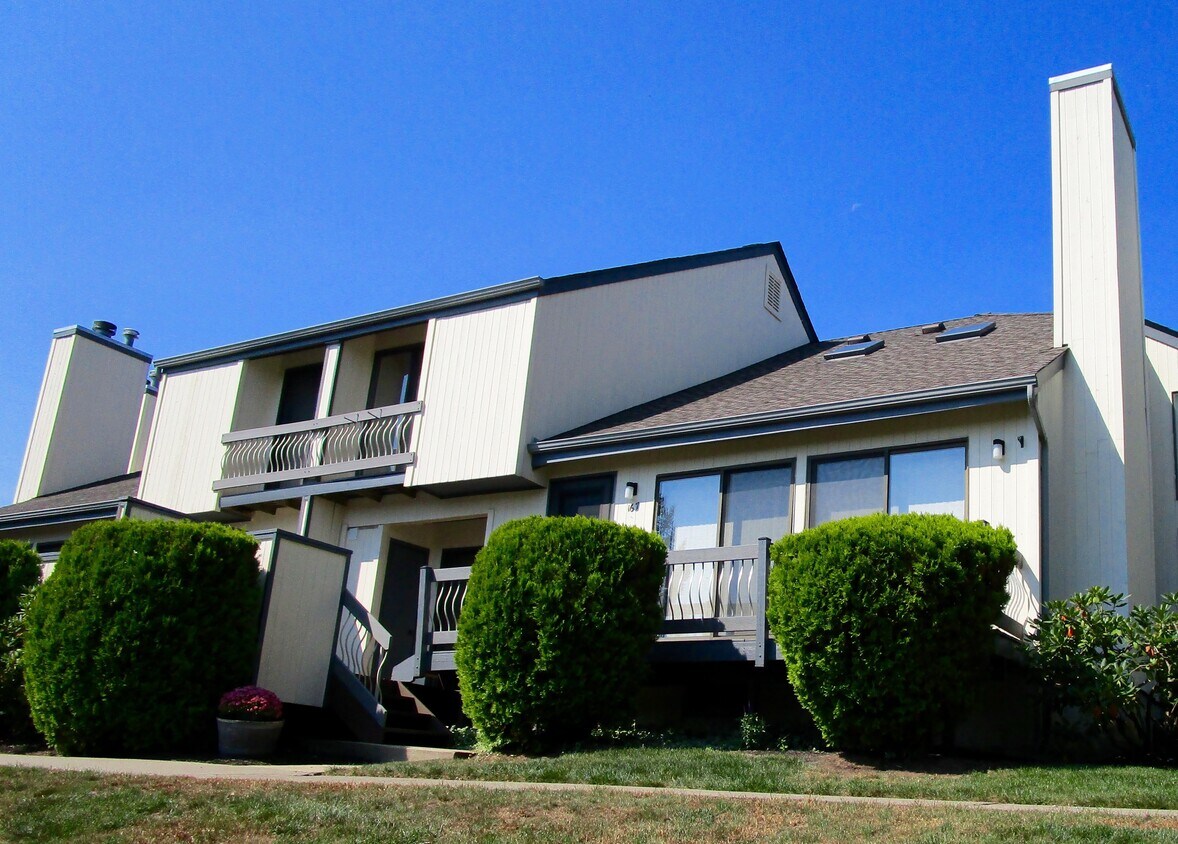 Primary Photo - 167 Locust Ln
