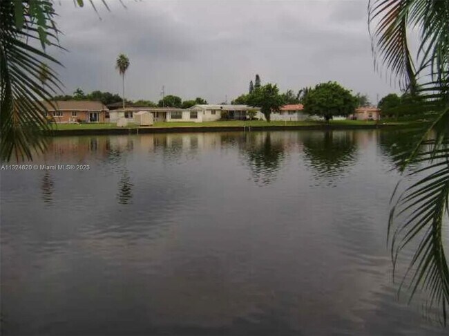 Building Photo - 1300 Little River Dr