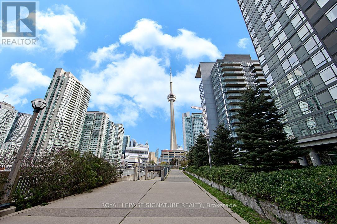 Building Photo - 611 - 4K SPADINA AVENUE