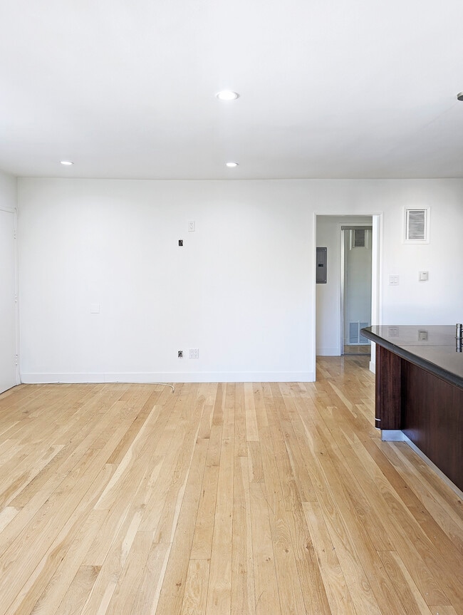 Building Photo - 811 Euclid St