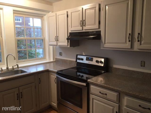 Building Photo - 2 br, 1.5 bath Condo - 114 Hollis St