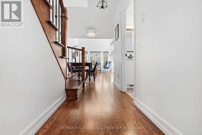 Building Photo - 2044 Bergamot Cir
