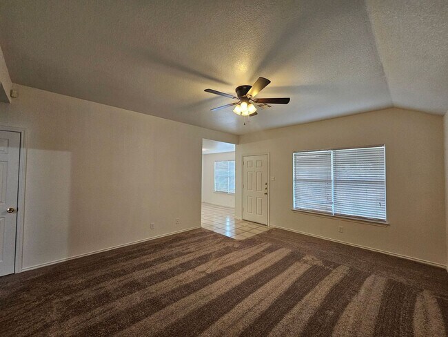 Foto del edificio - AVAILABLE NOW!