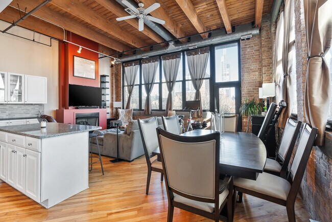 Foto del edificio - 1601 S Indiana Ave