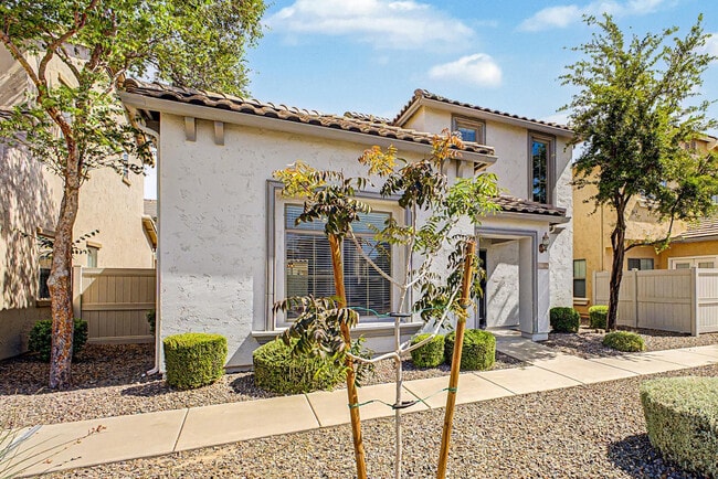 Building Photo - 26616 N Babbling Brook Dr
