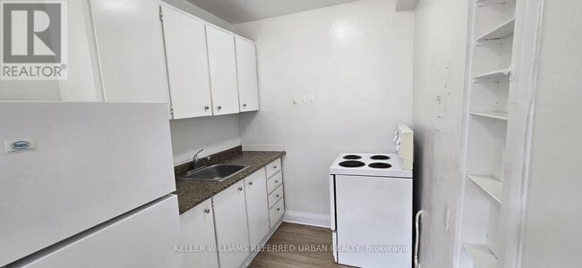 Building Photo - 137 Eglinton Ave W