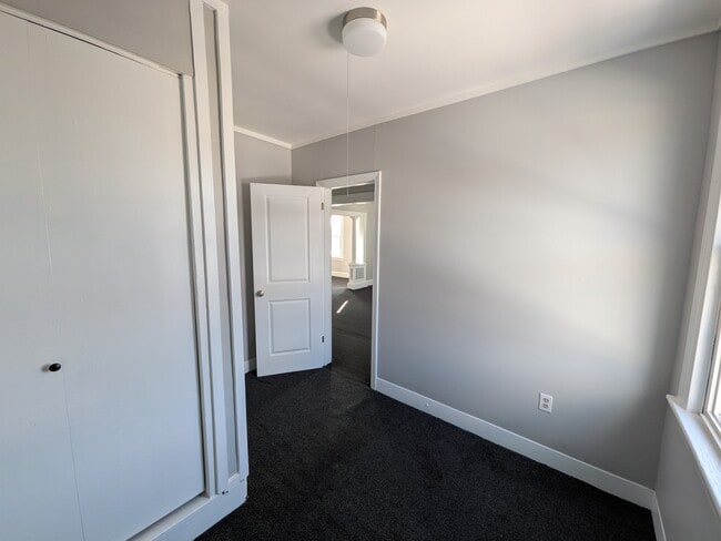 Building Photo - 112 Ansonia