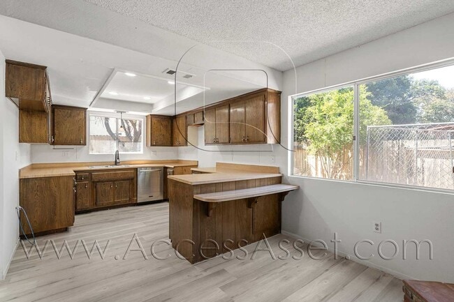 Building Photo - Cozy 3 Bed/2 Bath Home In Hemet!