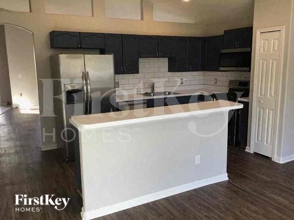 Foto del edificio - 15633 Autumn Glen Ave