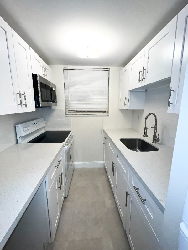 Building Photo - 131 Antiquera Ave