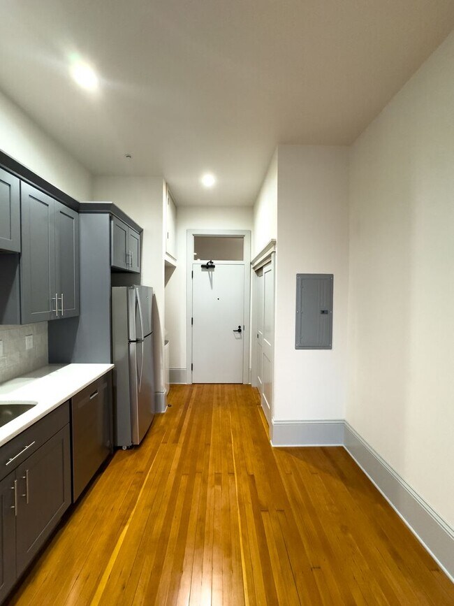 Foto del edificio - WINTER SPECIAL - NEWLY RENOVATED DOWNTOWN SALEM ONE BEDROOM