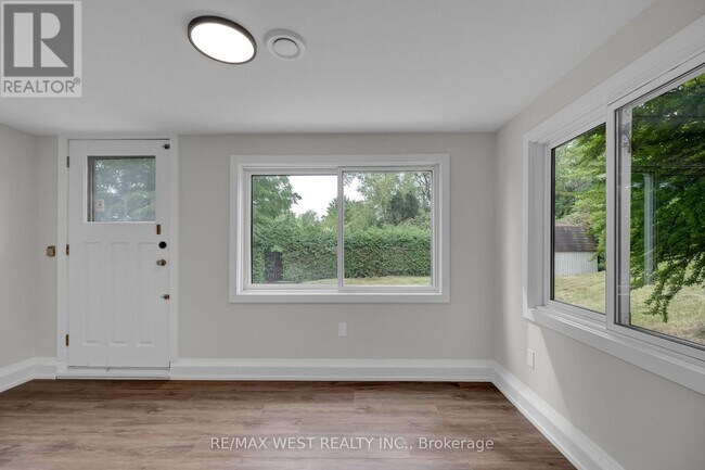 Building Photo - 397 Brentwood Ave