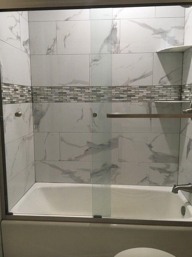 Baño - 219 W Ash Ave