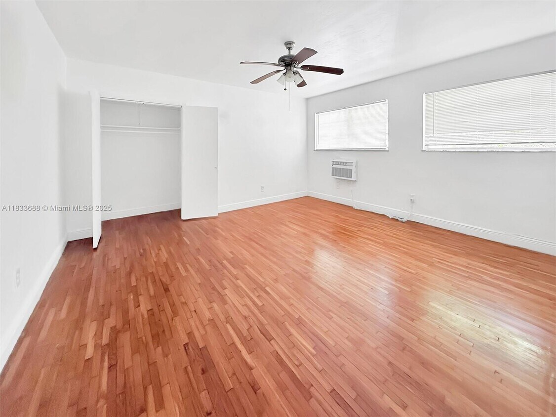 Foto del edificio - 1316 NE 105th St
