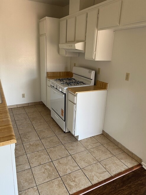 Building Photo - 6134 Woodman Ave