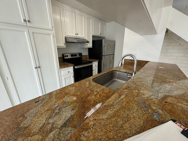 Building Photo - Two-Story 2 Bedroom, 1 Bath Lakeside Condo with Solar!