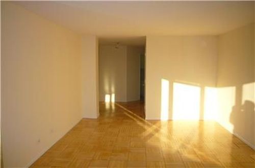 Foto del edificio - 335 E 38th St