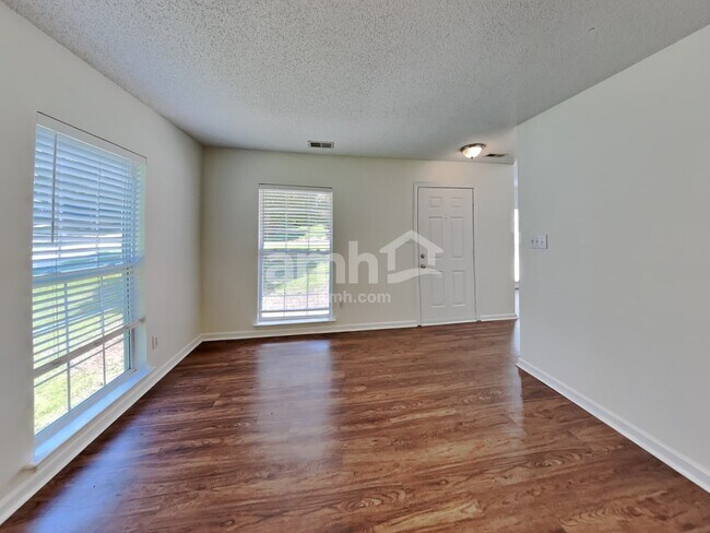Building Photo - 15010 Ashlight Dr
