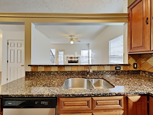 Building Photo - 2960 Riverbend Dr