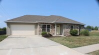 Foto principal - 3 Bed 2 Bath Ranch Home