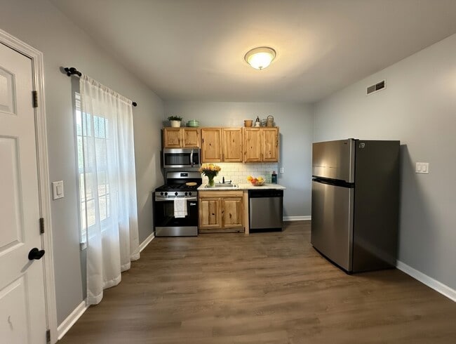 Building Photo - 423 Scott St