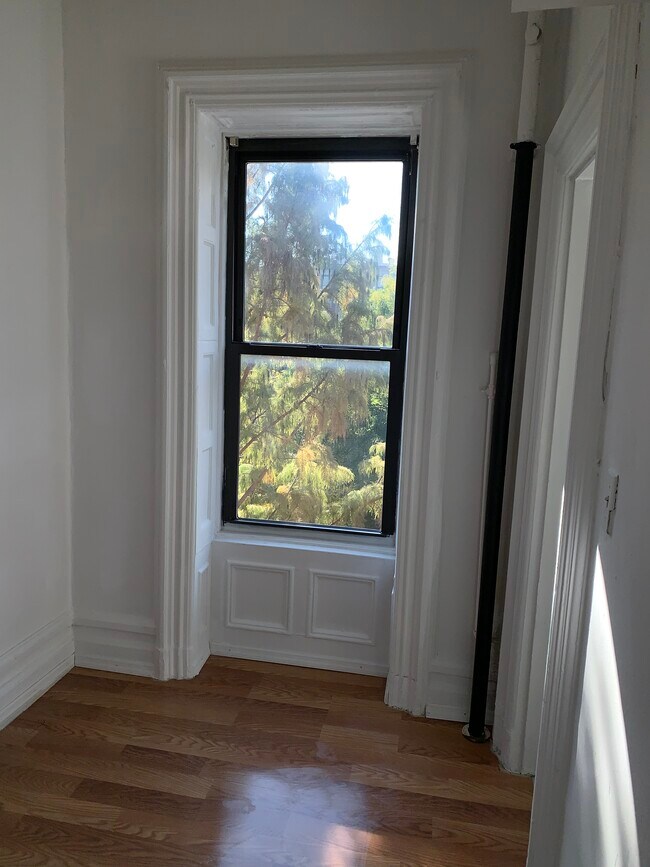 Foto del edificio - 335 S 5th St