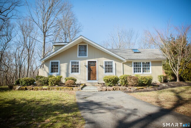 Foto del edificio - 30 Whiting Farm Rd
